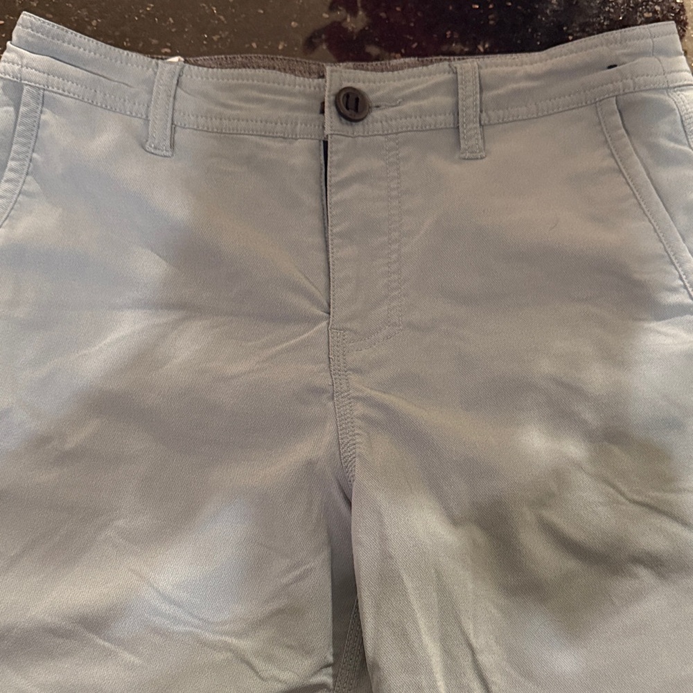 O'Neill Men's Light Gray Flat Front Shorts - Picture 7 of 7